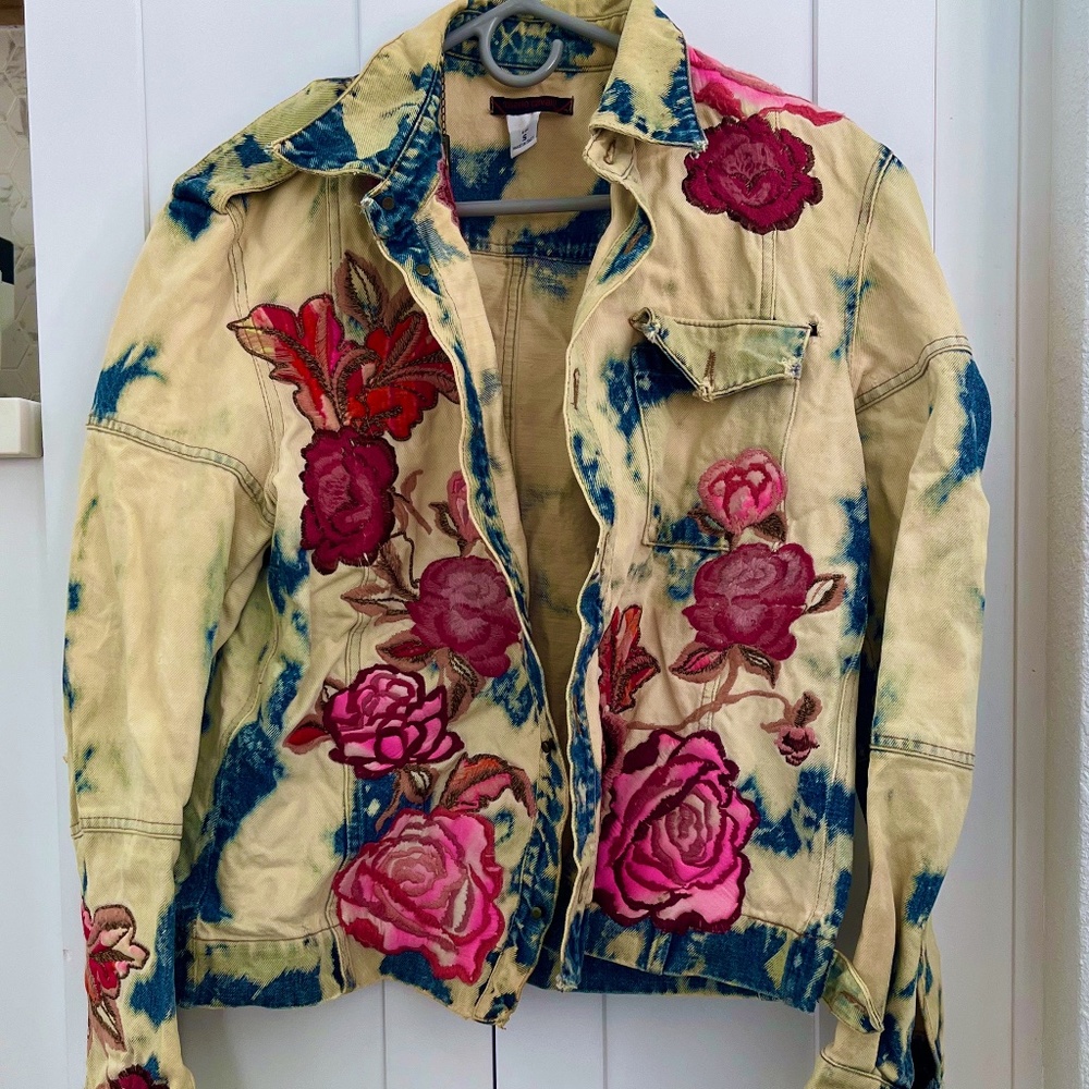 SOLD - ROBERTO CAVALLI Rare Vintage floral jean jacket! Men's small; gorgeous!